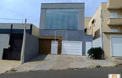 Imagem: O depósito possui 2 Vagas na garagem e 400m² de Área e está