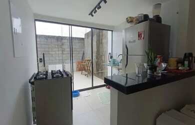 Imagem: A casa possui 2 Dormitórios, 1 Banheiro, 1 Vaga na garagem