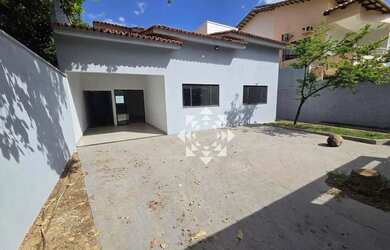 Imagem: A casa possui 4 Dormitórios, 3 Banheiros, 3 Vagas na garagem