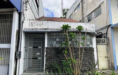 Imagem: A casa possui 3 Dormitórios, 3 Banheiros, 244m² de Área e