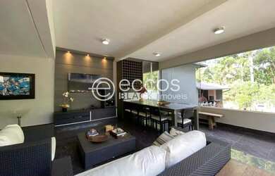 Imagem: A casa em condomínio possui 4 Dormitórios, 5 Banheiros, 5