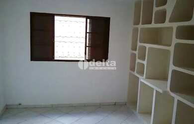 Imagem 9: Casa residencial disponível para venda e locação no bairro Santa Mônica...