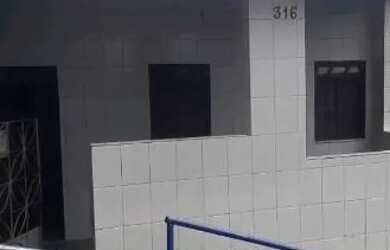 Imagem: A casa possui 3 Dormitórios e 1 Banheiro e está localizado