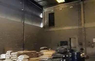 Imagem: O depósito possui 5 Vagas na garagem, 700m² de Área e está