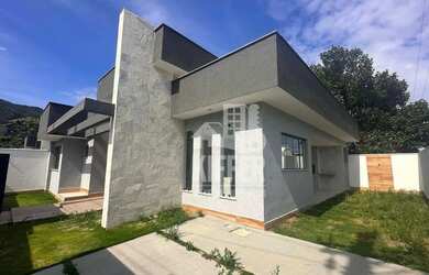 Imagem: A casa à venda possui 3 Dormitórios, 2 Banheiros, 2 Vagas