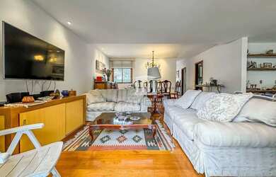 Imagem: A casa em condomínio possui 5 Dormitórios, 5 Banheiros, 2