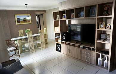 Imagem: O apartamento possui 4 Dormitórios, 3 Banheiros, 2 Vagas na