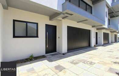 Imagem: A casa em condomínio possui 3 Dormitórios, 5 Banheiros, 2