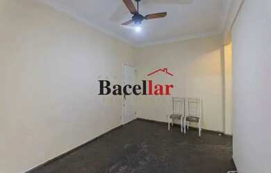 Imagem: O apartamento possui 2 Dormitórios, 2 Banheiros, 60m² de Área
