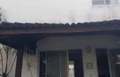 Imagem: A casa em condomínio possui 4 Dormitórios, 5 Banheiros, 2