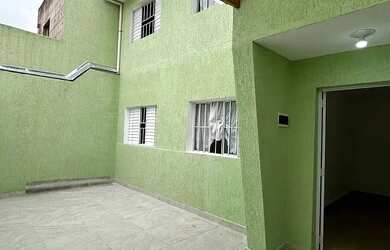 Imagem: A casa possui 2 Dormitórios, 1 Banheiro, 1 Vaga na garagem