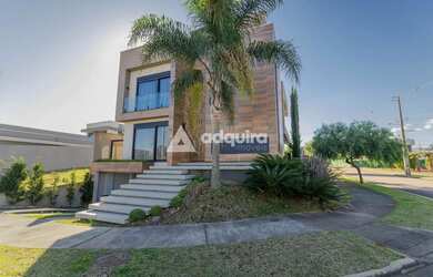 Imagem: A casa em condomínio possui 4 Dormitórios, 3 Banheiros, 2