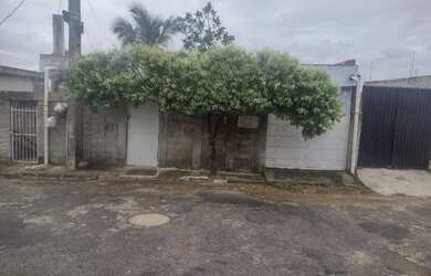 Imagem: A casa possui 2 Dormitórios, 1 Banheiro, 1 Vaga na garagem