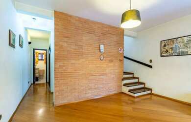 Imagem: A casa possui 3 Dormitórios, 4 Banheiros, 2 Vagas na garagem