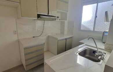 Imagem: O apartamento possui 2 Dormitórios, 1 Banheiro, 1 Vaga na garagem