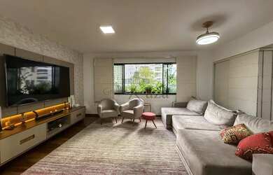 Imagem: O apartamento possui 4 Dormitórios, 3 Banheiros, 3 Vagas na