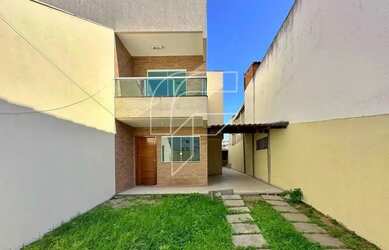 Imagem: A casa possui 3 Dormitórios, 4 Banheiros, 2 Vagas na garagem