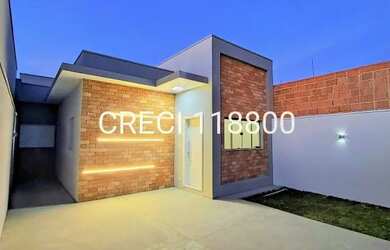 Imagem: A casa possui 3 Dormitórios, 2 Banheiros, 2 Vagas na garagem