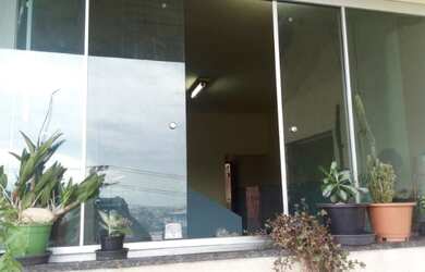 Imagem: A casa possui 3 Dormitórios e 1 Vaga na garagem e está localizado