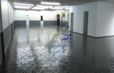 Imagem: O depósito possui 3 Vagas na garagem, 498m² de Área e está