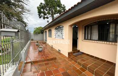 Imagem: A casa possui 5 Dormitórios, 3 Banheiros, 2 Vagas na garagem