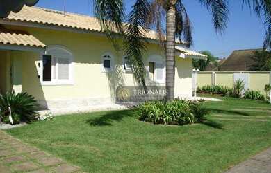 Imagem: A casa possui 4 Dormitórios, 4 Banheiros, 5 Vagas na garagem