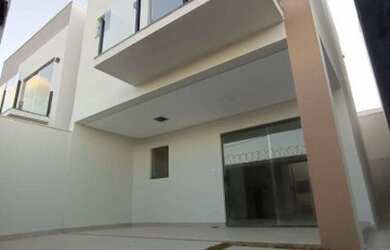 Imagem: A casa possui 2 Dormitórios, 2 Banheiros, 2 Vagas na garagem