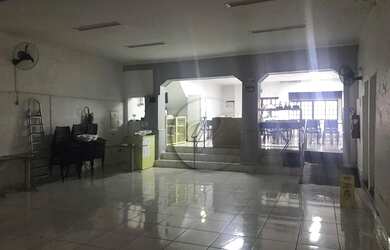 Imagem: O depósito possui 3 Vagas na garagem e 250m² de Área e está