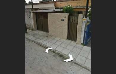 Imagem: A casa possui 3 Dormitórios, 1 Banheiro, 1 Vaga na garagem