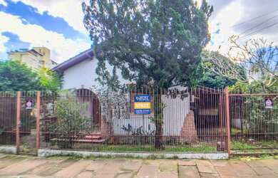 Imagem: A casa possui 3 Dormitórios, 3 Banheiros, 3 Vagas na garagem