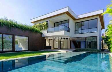 Imagem: A casa em condomínio possui 5 Dormitórios, 5 Banheiros, 5