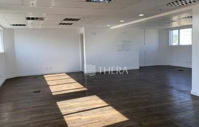 Imagem: O depósito possui 4 Vagas na garagem, 187m² de Área e está