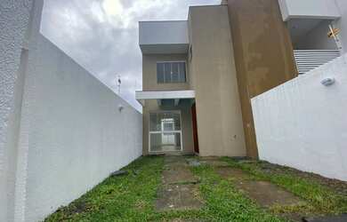 Imagem: A casa possui 2 Dormitórios, 2 Banheiros, 2 Vagas na garagem