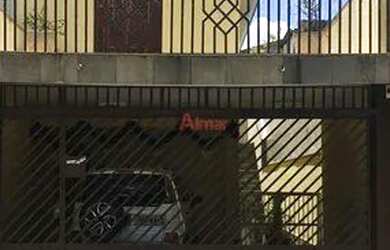 Imagem: A casa possui 4 Dormitórios, 1 Banheiro, 2 Vagas na garagem