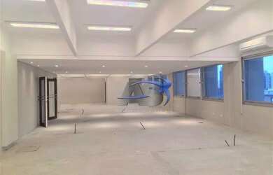 Imagem: O depósito possui 5 Vagas na garagem, 416m² de Área e está