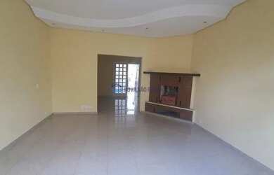 Imagem: A casa possui 3 Dormitórios, 4 Banheiros, 4 Vagas na garagem