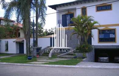 Imagem: A casa possui 4 Dormitórios, 5 Banheiros, 5 Vagas na garagem