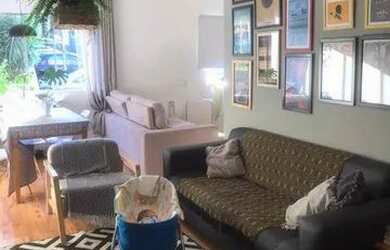 Imagem: O apartamento possui 2 Dormitórios, 1 Banheiro, 1 Vaga na garagem