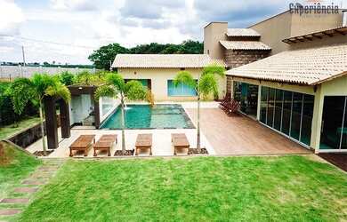 Imagem: A casa possui 5 Dormitórios, 5 Vagas na garagem e está localizado