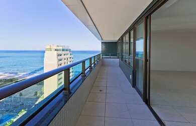 Imagem: O apartamento possui 4 Dormitórios, 1 Banheiro, 3 Vagas na