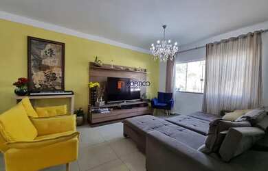 Imagem: A casa em condomínio possui 3 Dormitórios, 3 Banheiros, 4