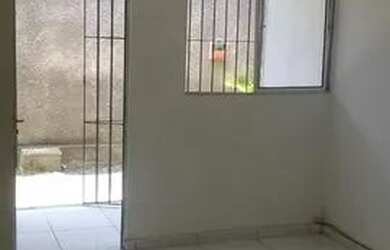 Imagem: A casa possui 3 Dormitórios, 1 Banheiro, 1 Vaga na garagem