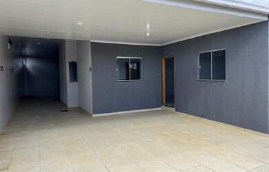 Imagem: A casa possui 3 Dormitórios, 2 Banheiros, 3 Vagas na garagem