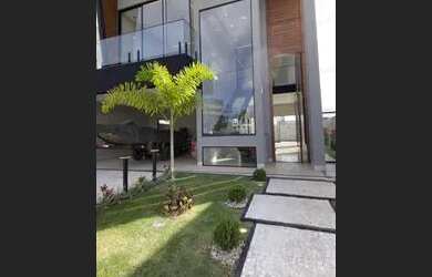 Imagem: A casa em condomínio possui 4 Dormitórios, 4 Banheiros, 2