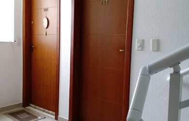 Imagem: O apartamento possui 2 Dormitórios, 1 Banheiro, 1 Vaga na garagem