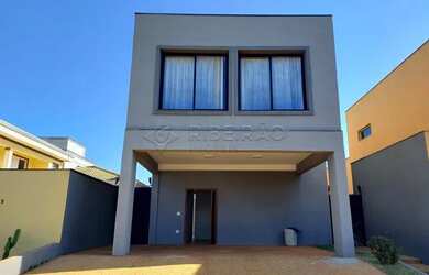 Imagem: A casa em condomínio possui 3 Dormitórios, 4 Banheiros, 4