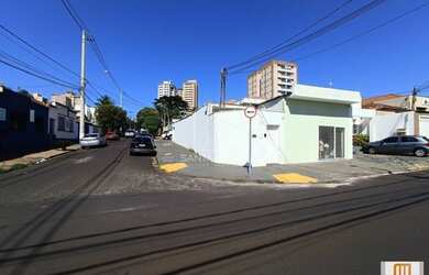 Imagem: O depósito possui 2 Vagas na garagem, 151m² de Área e está