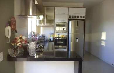 Imagem: A casa possui 4 Dormitórios, 2 Banheiros, 3 Vagas na garagem