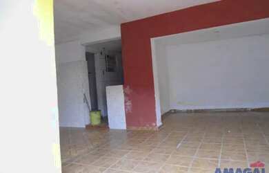 Imagem: A casa possui 3 Dormitórios, 3 Banheiros e 137m² de Área