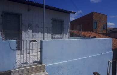 Imagem: A casa possui 4 Dormitórios, 2 Banheiros, 120m² de Área e